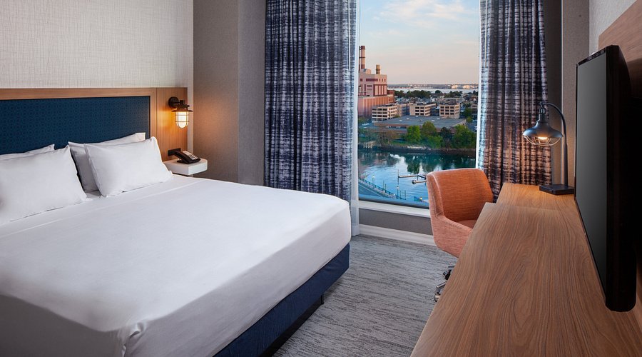 hampton-inn-boston-seaport